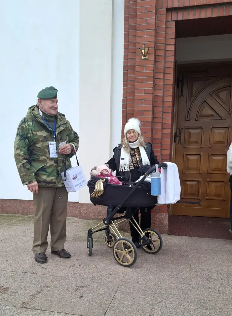 Zbiórka w parafii pw. Przemienienia Pańskiego w Białogonie - galeria zdjęć 6