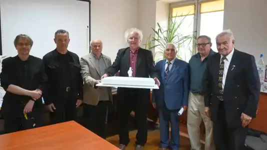 Komisja Konkursowa w pełnym składzie od lewej: prof. UJK Rafał Urbański, Jerzy Garbacz, Adam Snochowski, Andrzej Łącki, Jan Jasiński, dr Witold Zych, Zygmunt Pęksyk