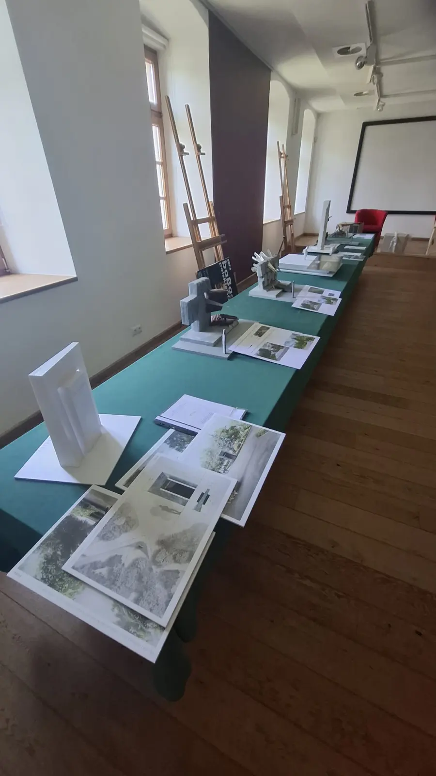 Pokonkursowa wystawa prac w Ośrodku Myśli Patriotycznej i Obywatelskiej - miniatura 2