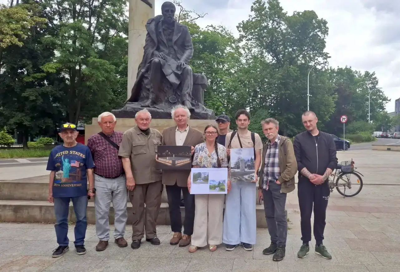 Pokonkursowa wystawa prac w Ośrodku Myśli Patriotycznej i Obywatelskiej - galeria zdjęć 6
