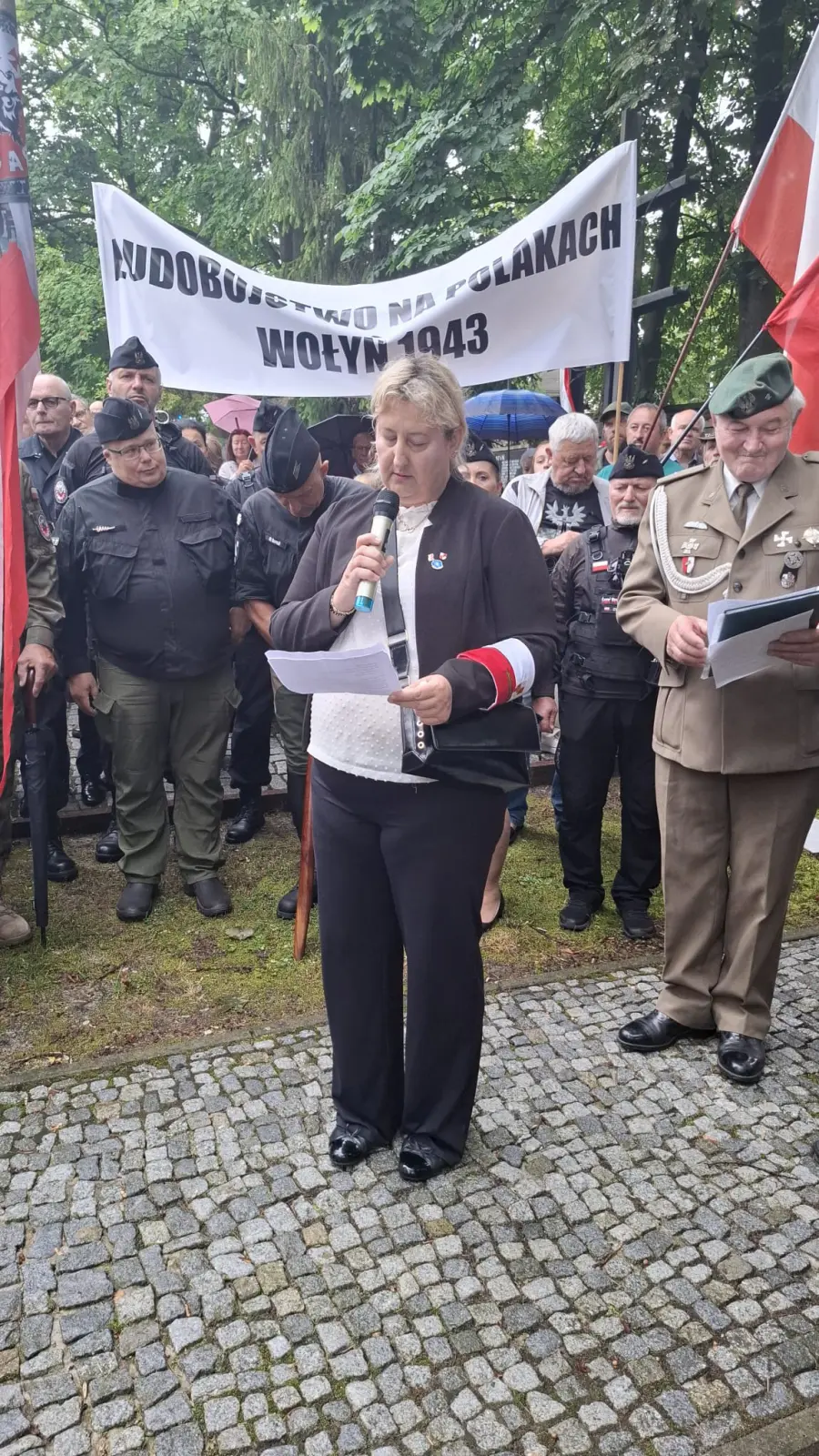 Bernadeta Szewczyk-Syska recytiwała fragment poezji Krzysztofa Kołtuna "Litanie Wołyńskie"
