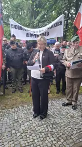 Bernadeta Szewczyk-Syska recytiwała fragment poezji Krzysztofa Kołtuna "Litanie Wołyńskie"